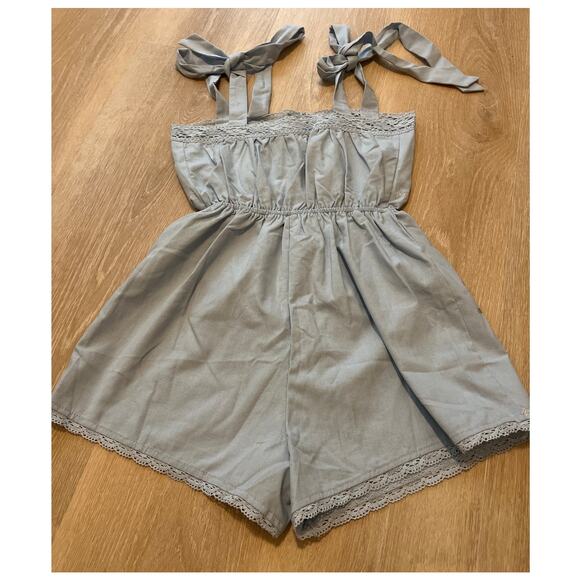 NWT MABLE Embroidered Romper Blue Periwinkle Size Small Floral - Picture 4 of 5